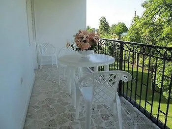 Paradise Inn Порт-Антонио