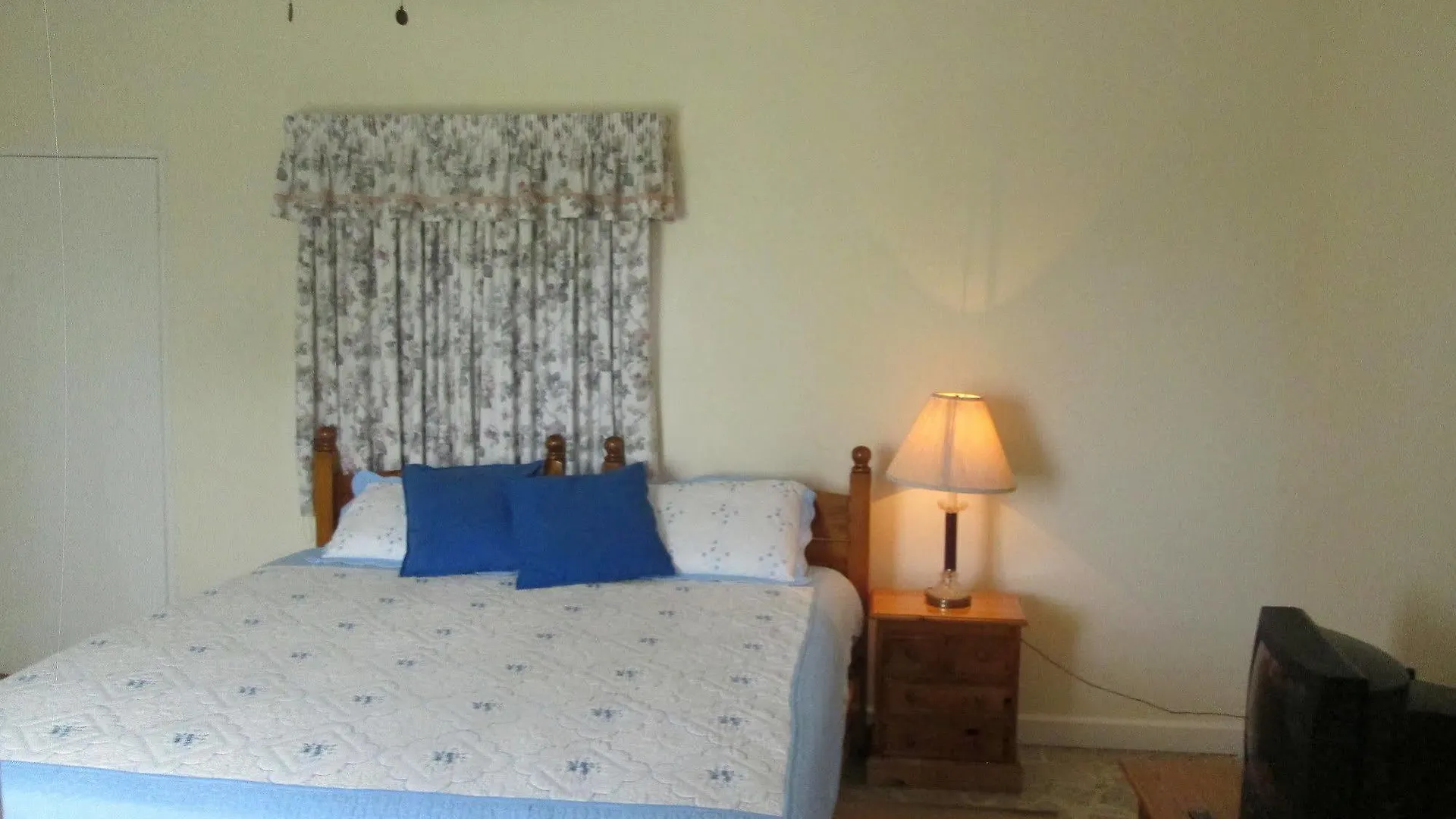 **  Paradise Inn Порт-Антонио Ямайка