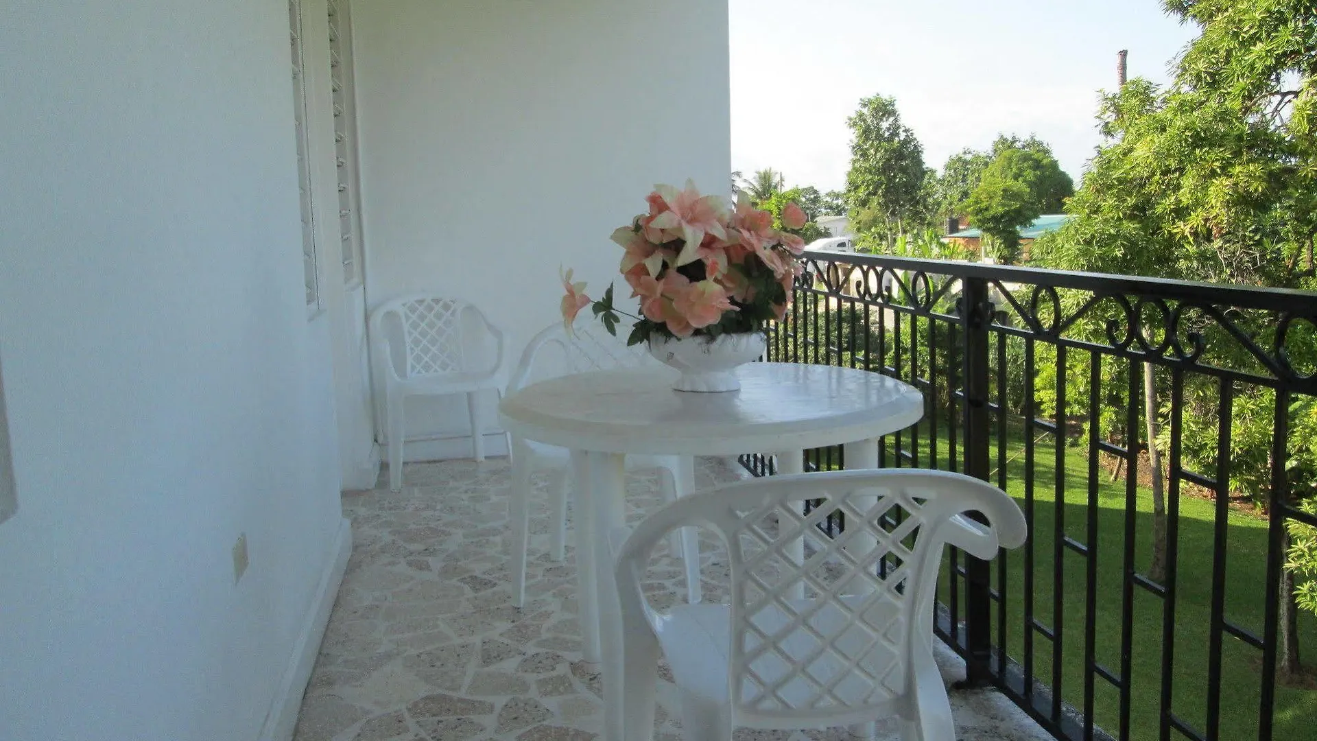Paradise Inn Порт-Антонио